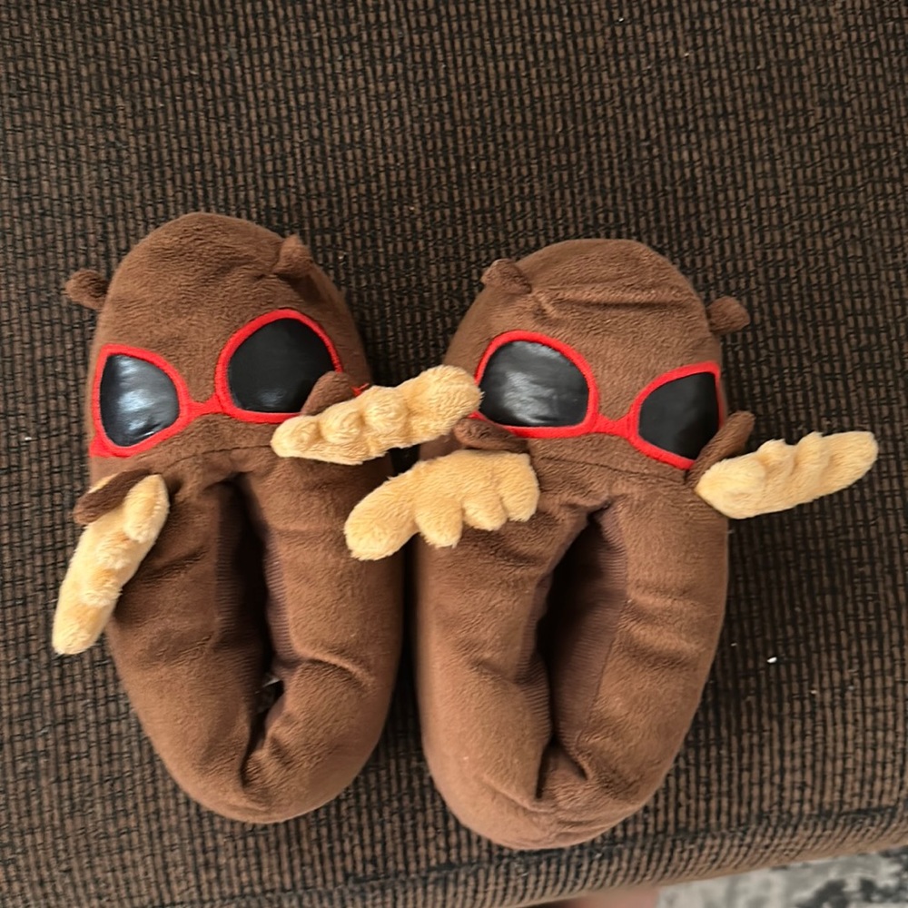 Reindeer wearing sunglasses slippers kids size medium/large(1-1.5)
